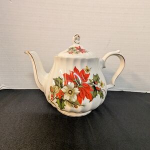 Rare Sadler Poinsettia Holly Bone China Gold-Trimmed Vintage Christmas Tea Pot